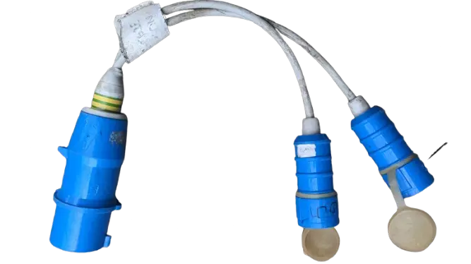 Adaptateur mono 32A ⇒ 2 prises 16A