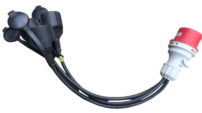 Adaptateur triphasé 16A ⇒ 3 prises mono 16A