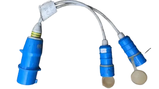 Adaptateur mono 32A ⇒ 2 prises 16A